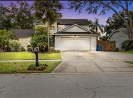 Spacious Private Pool, Pool Table, a Private Oasis, hotel em Riverview