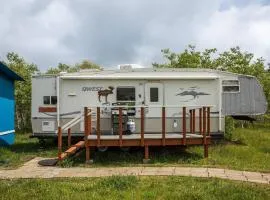 Glacier Vista - 30’ Glamper Trailer near Glacier
