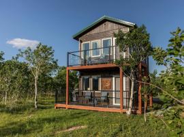 Glacier Quarry-A Villa Surrounded by the Rockies Part of the Glacier Ridge Vacation Rental Collection, hotel i Babb