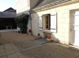 Maison tourangelle restaurée, 3 chambres, jardin clos, village viticole, proche loisirs et équipements bébé - FR-1-381-236