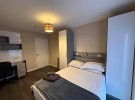 Magna House, hotell i Egham