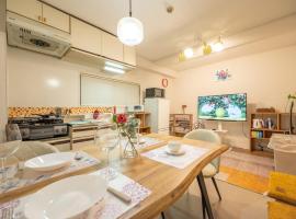 Spacious house hotel-style linen 1 minute walk from the station 30 minutes to USJ 15 minutes to Dotonbori 7 minutes to Umeda, מלון בWada