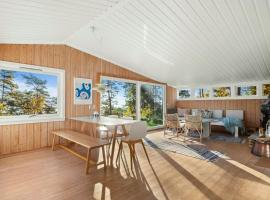 Cabin In The Front Row By The Fjord In Hurum, hótel í Holmsbu