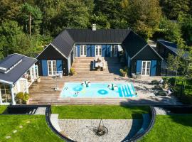 Architect House With Pool Near Tisvilde, хотел в Тисвилделейе