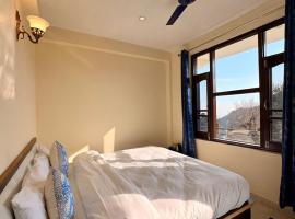 Soma House Dharamkot, hotell i McLeod Ganj