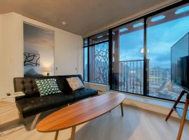 Gastown Unbeatable View 1 Bedroom High Floor Condo Rooftop View of Downtown, hotel a Vancouver