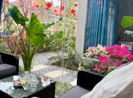 T-homestay Bình minh xanh, hotel in Ðức Hòa