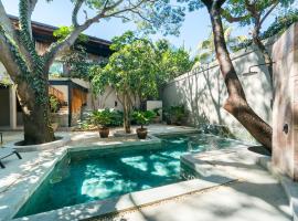 Welcome to Paradise - Luxurious Studio Oasis "Artemisa" with Pool and Lush Tropical Gardens, hotel i Sayulita