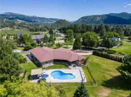 The Tyrolean - Pool, Hot Tub & Ski Hill Charm