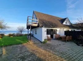 Waterfront Holiday For Multiple Generations