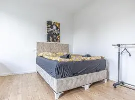 Budget Friendly Private Rooms with Garden