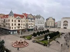 Luna Lux Central Apartment - One Bedroom, Living & Full Kitchen