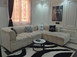 The arch suite- Luxury renovated 2 BR,Free wi-fi,Near beach & Hallerpark, hotel a Mombasa