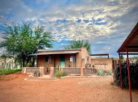 Dorsland Cottage - Private Farm Stay in the Kalahari - Tiger's Lair, Namibia, Hotel in Aranos