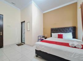 RedDoorz Syariah at Greenhouse Tegalwaras Palagan – hotel w mieście Beran-kidul