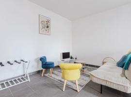 Quiet and bright apartment terrace and private P, hotel v mestu Balma