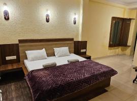 Hotel Jai Palace, hotel sa Pachmarhī