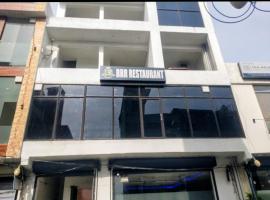RRR HOTEL & RESTAURANt，帕坦科特的飯店