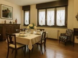 La casa di Grazia appartamento vicino Linate, Tangenziali, Ospedali Monzino e San Donato, Unipol Dome, parcheggio sotto casa, ideale per fiere, eventi e concerti, ξενοδοχείο στην Peschiera Borromeo