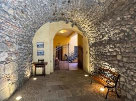Centro Storico Suites Sarnico, готель у місті Сарніко