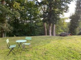 Chalet Nature à 10 minutes d'Etretat، فندق في Fongueusemare