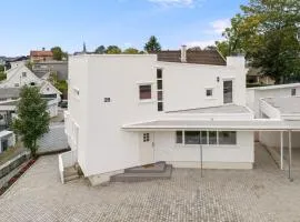 Vaulen Beach Apartment, Private Entrance and Parking