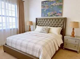 Modern Master King Suite Room in Beautiful Villa-Pool, Club, Disney