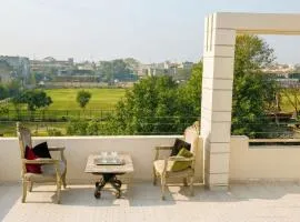 Facing park home in Johar town, Lahore with free Wifi and spacious Terrace