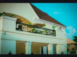 Royal Quality Suites