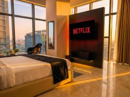 Aquila Grand Suites - Noida Sector 136, hotelli kohteessa Noida