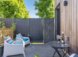 The Coastal Studio - Point Wells Holiday Home, готель у місті Omaha