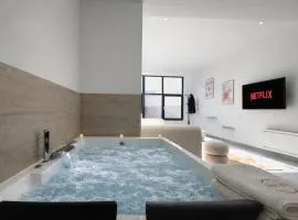 Le Sweet Design Suite, Private Spa, City Center