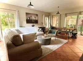 Fig Tree Rock 2-bed, 2-bath villa with garden and parking