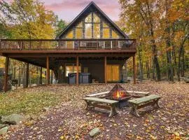 Woodland Oasis by AvantStay Hot Tub Firepit Walk to Lake