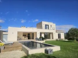 Villa familiale climatisée avec piscine
