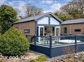 'Kismet' POPPYS PODS SLEEPS 5 WITH HOT TUB, NOBLE COURT HOLIDAY PARK, PEMBROKESHIRE