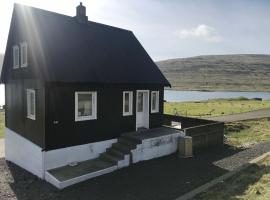 Peaceful House with Easy Island Access โรงแรมในOyrarbakki