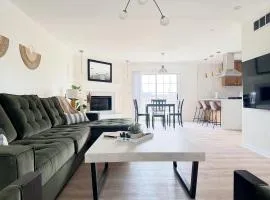 Shoreham Luxe Vibrant 4BR 2,5BA with Waterfront