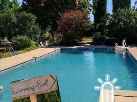 Gîte cocooning climatisé avec piscine et animaux, готель у місті Bougé-Chambalud