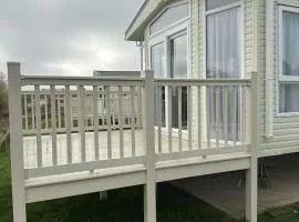 Cosy Caravan At Sand Le Mere Holiday Park In Yorkshire Ref 71054M