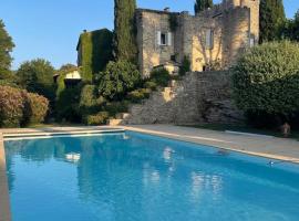 Château Les Boissieres aux portes d'Uzes 26 couchages Piscine Sauna en bord de rivière Cadre exceptionnel, hotel i Sagriès
