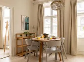 Comfortable 2BR for 6 near Tivoli & City Center
