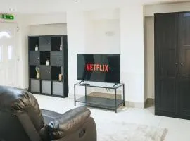 Modern Studio Flat l Sleeps 4 l Free Wifi l Leisure l One Castle Apartments