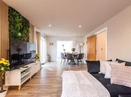 Open Mind Property- 6BRHome, HotTub & Free Parking