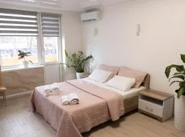 Апартамент у центрі з балконом