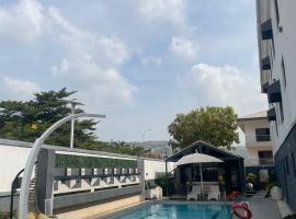 2020 Apartment Katampe, hotel com piscinas em Mama