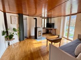 Face au chateau, Hotel in Vizille