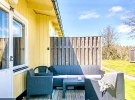 Stuga Tofta Gnisvärd nära strand cafe och minigolf