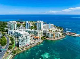 Oceanview Penthouse, Walk to Beach & Pool