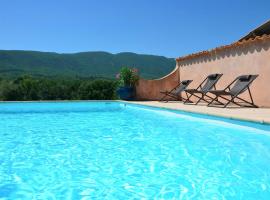 Bright Villa In The Heart Of Luberon, Hotel in Céreste